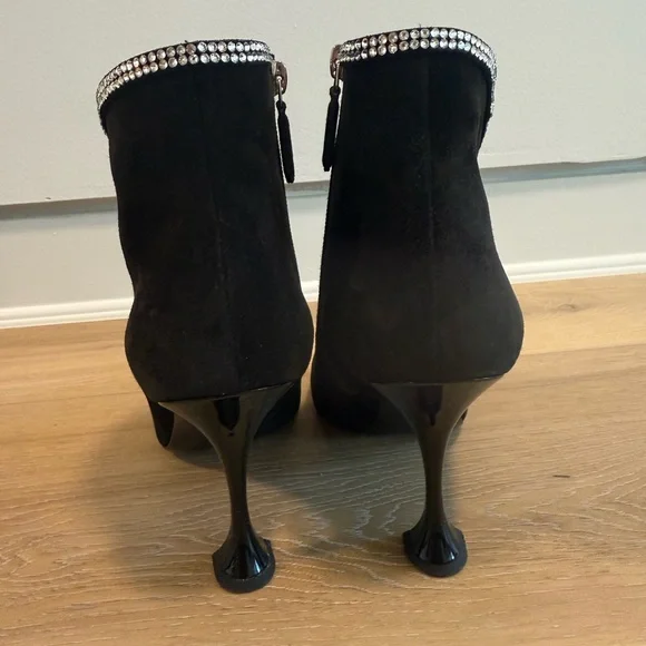 SOLD 🎊Chanel Black Suede Comet star boots - Picture 4 of 9